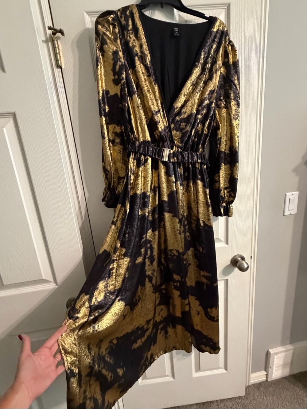 SHEIN Black and Gold Metallic Long Sleeve V-Neck Midi Dress